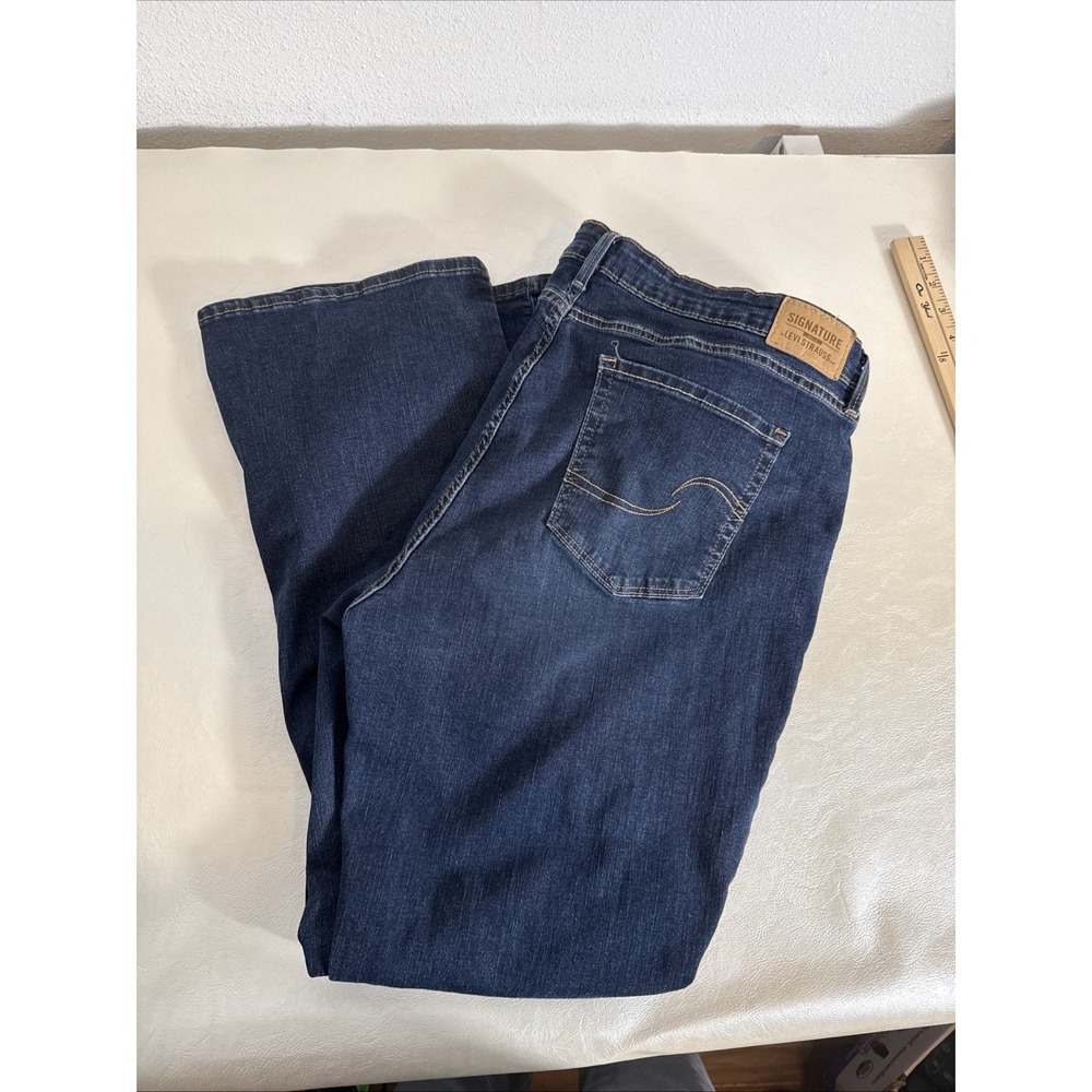 Levi's Signature Jeans Women's Size 18M 34x32 Bootcut Stretch Blue Denim Jeans